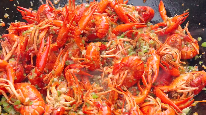 Món tôm hùm cay với ớt chuông này chắc ăn xong cũng chẳng bù lại được.