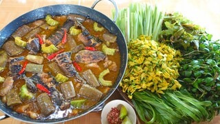 Lẩu Mắm Cá Cắm Câu Cùng Mớ Hẹ Nước, Rau Dừa Mà Ngon Đến Lạ | MTQH