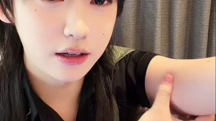 Wah, tingkat lemak tubuh Sang Raja ini sama sekali tidak seperti yang seharusnya dimiliki seorang an