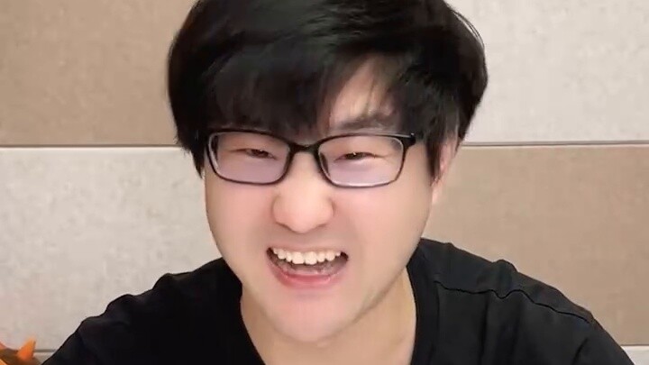 Looking at comics with vastly different settings, it's hard not to question the author's mental stat