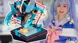 Get more than 700 sparkling Hatsune figures with built-in stage lighting effects!