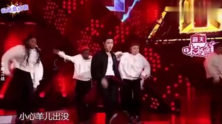Zhang Yixing's incredible dance performance on stage was so electrifying that the audience below cou