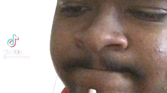 ハハハ、それは間違っています。