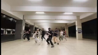 نادني يا حبيبي - فريق الرقص الكوري الكوري التابع لفرقة إكسو في كلية مدينة دونغقوان
