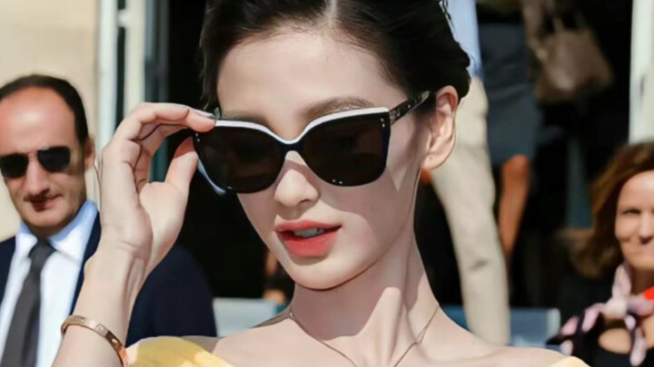 Only she can have her pores clearly visible yet still look this beautiful.