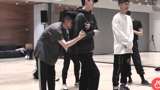【EXO】【小六练习室花絮】练习室里的茶蛋绝对是最香的！舞蹈➕唱歌➕日常➕沙雕➕私服➕素颜➕可爱➕吵吵闹闹，还是熟悉的背景、熟悉的配方！