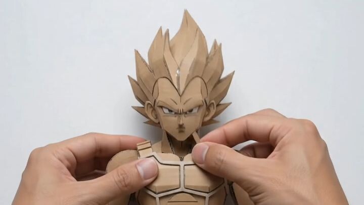 Hands_build_cardboard_Vegeta