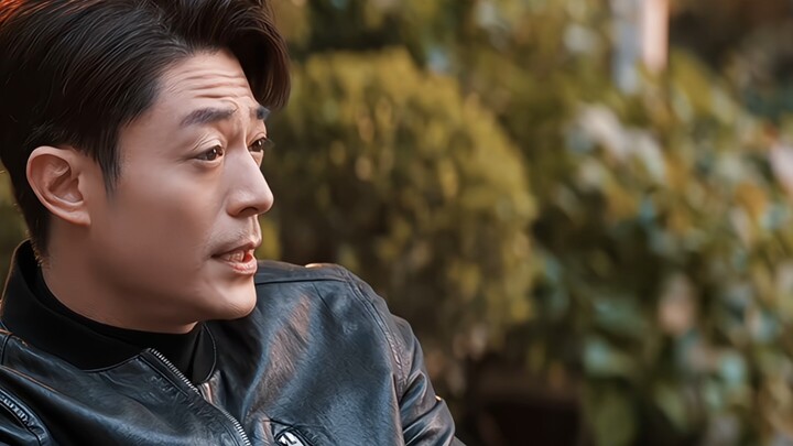 Kiến Hoa à, miệng cậu có phải diễn xuất chân thật không đấy, liếm một cái là chết ngay đó!