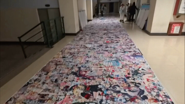 Đây là thảm trải của trường à? Không phải...