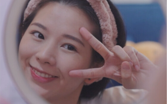 من الألطف بيني وبين إريكا إيشيهارا؟