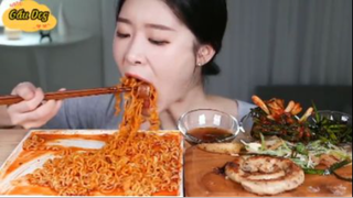 Mì gà xào cay, kim chi hành lá, lòng bò phần 8 #mukbang