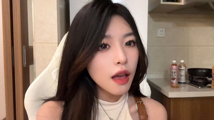 น้องสาวเอ๋ย ถ้าเธอเป็นจื่อเสวียนในอดีต แม้แต่สวี่ฉางชิงก็คงไม่อาจลงจากเขาได้เลย