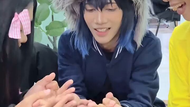 cosplay anime: bujuk temen main