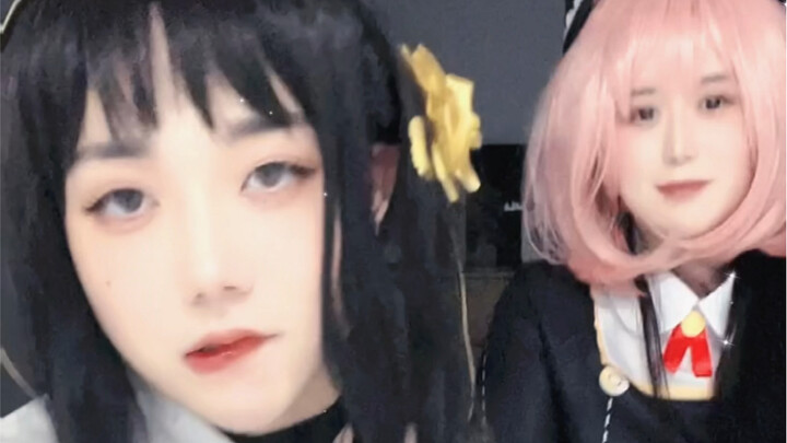 Mother and Daughter Phut Hon