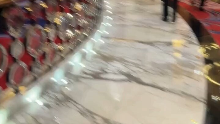 大师说我今年会为情所困,我想了半天,是亲情,爱情,还是友情,万万没想到是行情。