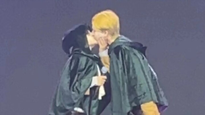 【فريق الجنود】 جيش بكين العملاق يكتفي بالمشاهدة فقط على خشبة مسرح بوما والقبلات