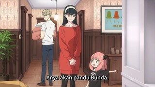 Anya memandu Yor melihat rumah