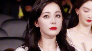 The moment the lights came on, everyone in front of her was dim. Dilireba's eight-second aesthetics
