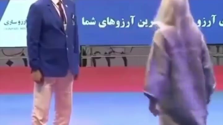 ท่าทางกายภาพสุดเท่เหล่านั้น ดูแล้วมันส์สุดๆ เลย คุณลุงผมขาวหัวหงอกสุดยอดไปเลย