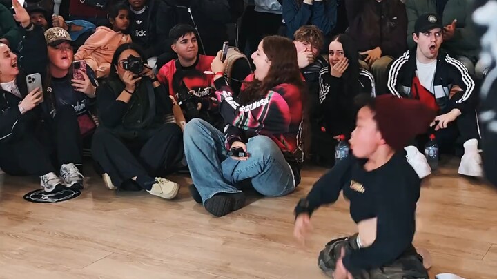 จ้าวแห่งแดนซ์จีนตัวน้อยทำชาวฝรั่งในฝรั่งเศสตะลึง!