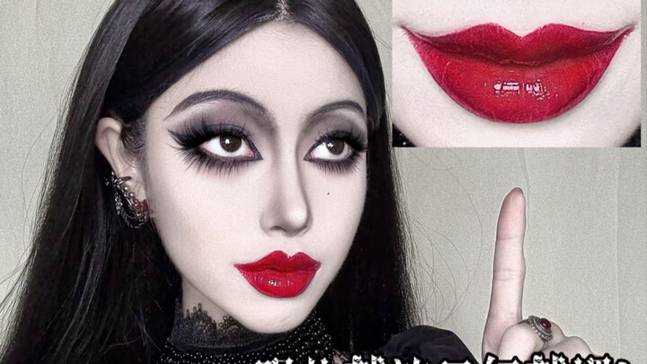 Apakah riasan gotik saat ini hanya bisa memakai lipstik hitam?