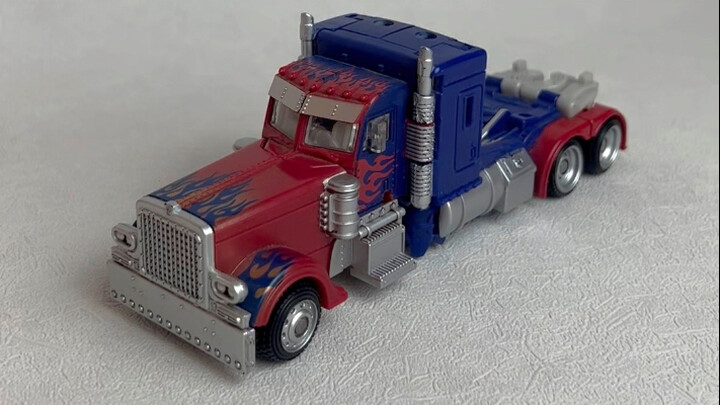 Universal Studios vừa mua nó à? Transformers Movie 3: Đêm tối của mặt trăng Optimus Prime hạng D!