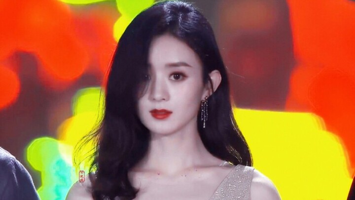 ค่ำคืนนั้น “กระดูกไหปลาร้าเป็นดวงดาว ใบหน้าเทพถูกบดบังเพียงครึ่งเดียว” ทำเอาวงการบันเทิงตะลึงไปทั้งว