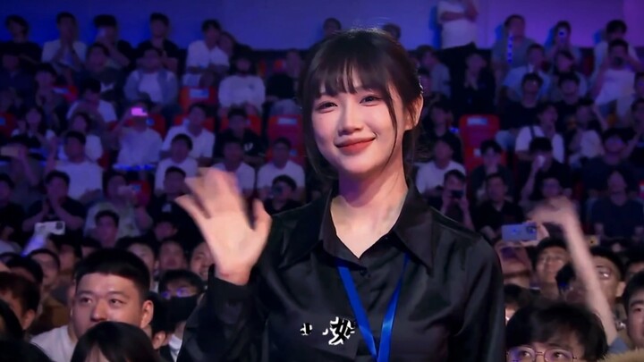 Một tòa nhà cao tầng mọc lên từ mặt đất và tương lai của CNCS thật hứa hẹn!