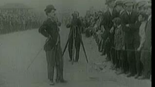 【卓别林】爆笑名场面！《威尼斯儿童赛车》Kids Auto Race at Venice (1914) - 流浪汉形象首次登场！