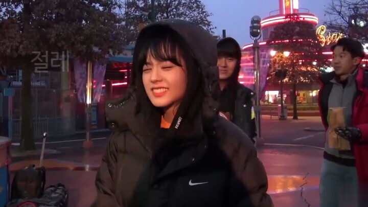 【Kim Ji-soo】Perempuan yang Terus Berpindah Antara Kecantikan dan Kelakuan Lucu! [Versi Remaster]