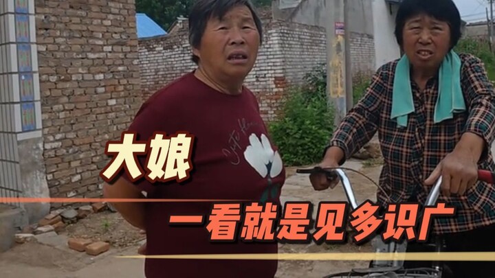 Người lớn tuổi thì luôn biết cách an ủi người khác
