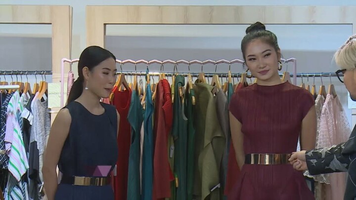 Pilihan outfit Clafita dan Eveline mirip di challenge kali ini