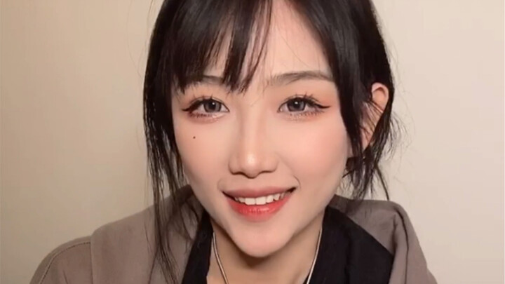 Bạn gái mà dám hỏi tôi câu thế này! Một quân tử chính trực như tôi tuyệt đối không bao giờ đáp lời!