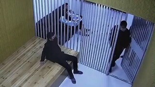 最后我们成了最熟悉的陌生人   头都给你笑掉