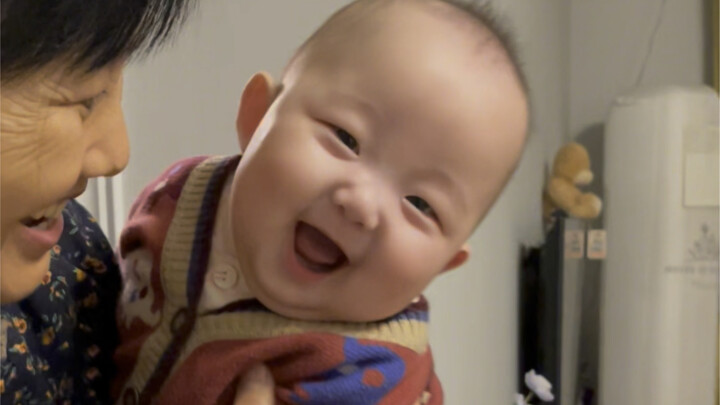 Twins | The moment Mommy gets home from work