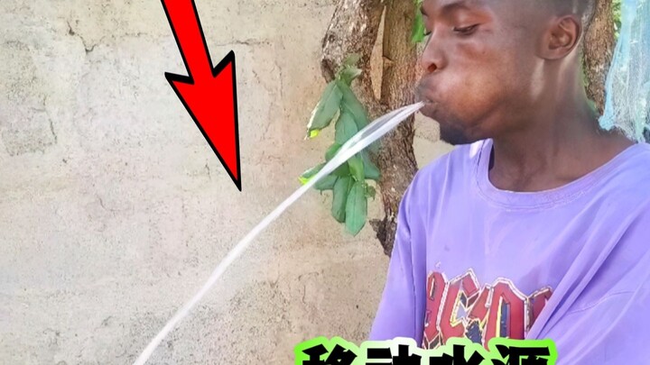 Jagoan memuntahkan air dari Afrika, keran air yang bisa bergerak