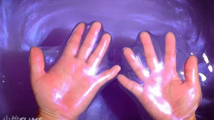 小怡slime 玩20L不粘手假水是一种怎样的感受 点进来看 哈哈哈哈