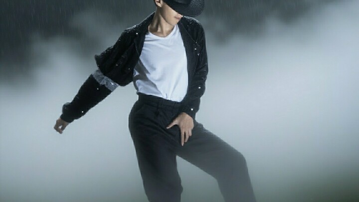 ماذا يحدث إذا رقصت مايكل جاكسون عند الباب؟