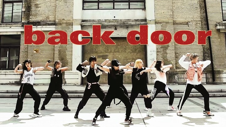 在火车站也能跳后门？【StrayKids/Back Door翻跳】