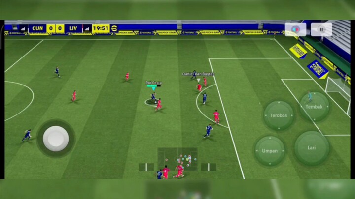 gameplay efootball Rui Kosta mencetak goll