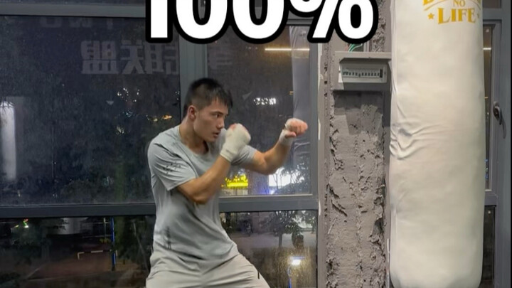 Mengayunkan tinju dengan seluruh kekuatan tubuh?