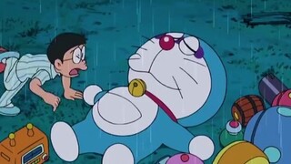 Doraemon turned into a big, grumpy raccoon cat, and Doraemon pulled out Superman to subdue him.