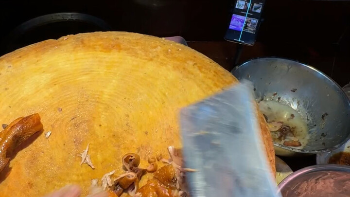 Seorang kakak datang dan mengajukan permintaan yang sangat memakan waktu, tetapi kami membuat pengec