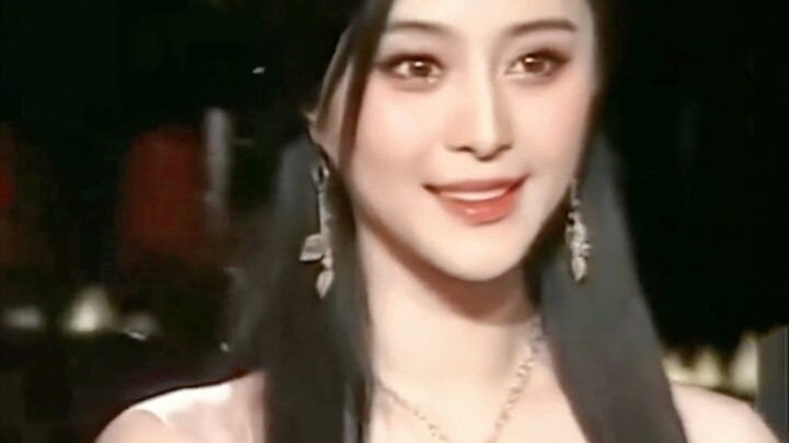 Siapa yang bisa menolak Fan Bingbing yang berusia 20 tahun! Sulit sekali untuk tidak tergugah!