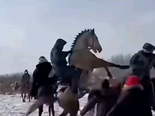 Làm việc không nghiêm túc, lúc nào cũng xao nhãng!