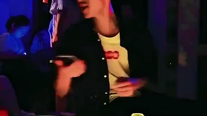 Pernah lihat tingkah lucu orang saat mabuk?