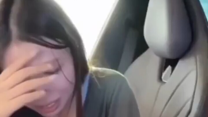 (Mobil Jidu) Sedang live streaming sambil bekerja, tiba-tiba perusahaan tutup—siapa yang bisa tahan?