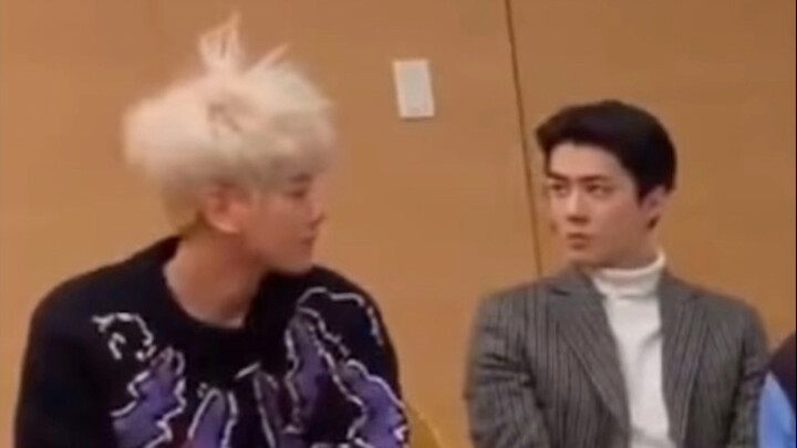 【Byun Baekhyun】Kalau mau berdebat, pergi keluar saja