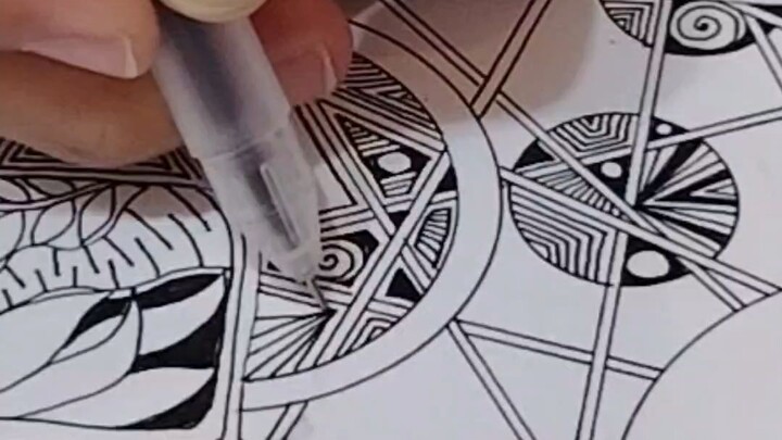 Zentangle - Half circle 半圆小方格禅绕图  #zentangle #art #creative #easydraw #handcraft #禅绕画 #治愈 #手绘 #艺术创作