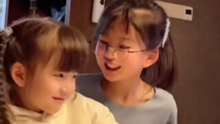 姐姐教妹妹写作业也会崩溃